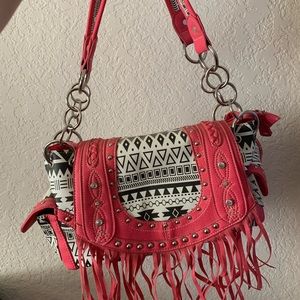 Super cute purse! Never been used! In great condition!